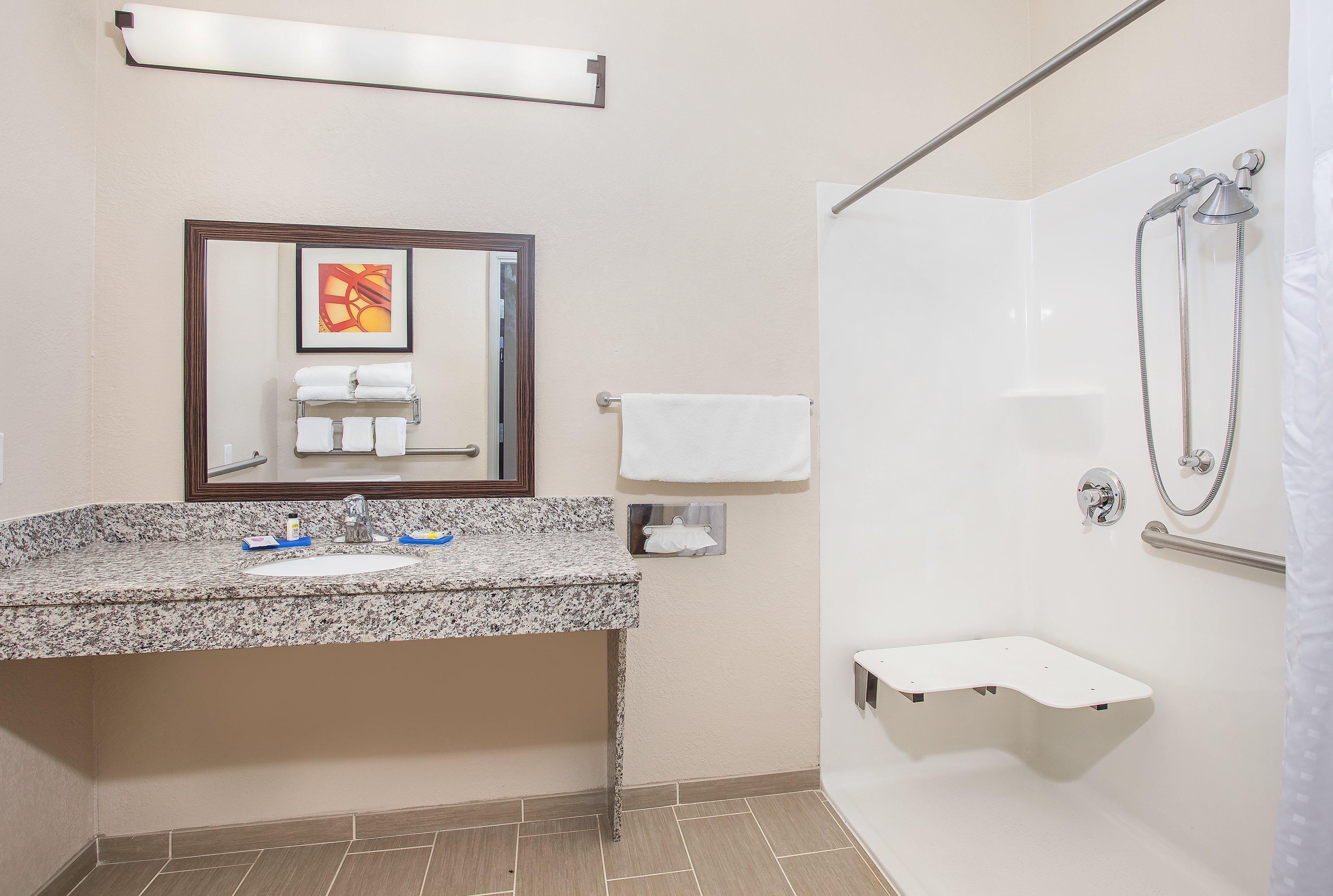 Holiday Inn Express Hotel & Suites Glasgow By Ihg Екстериор снимка