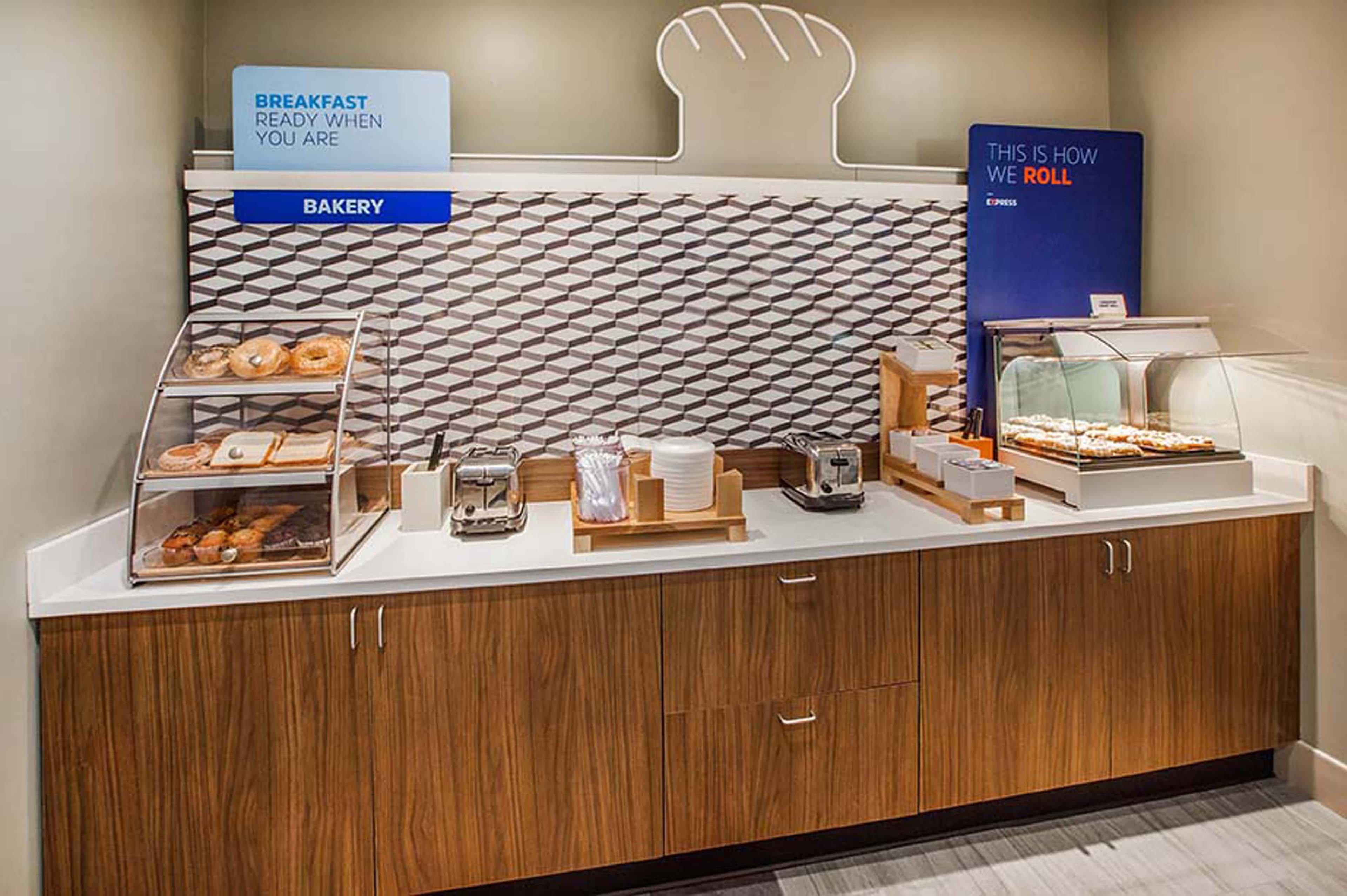 Holiday Inn Express Hotel & Suites Glasgow By Ihg Екстериор снимка