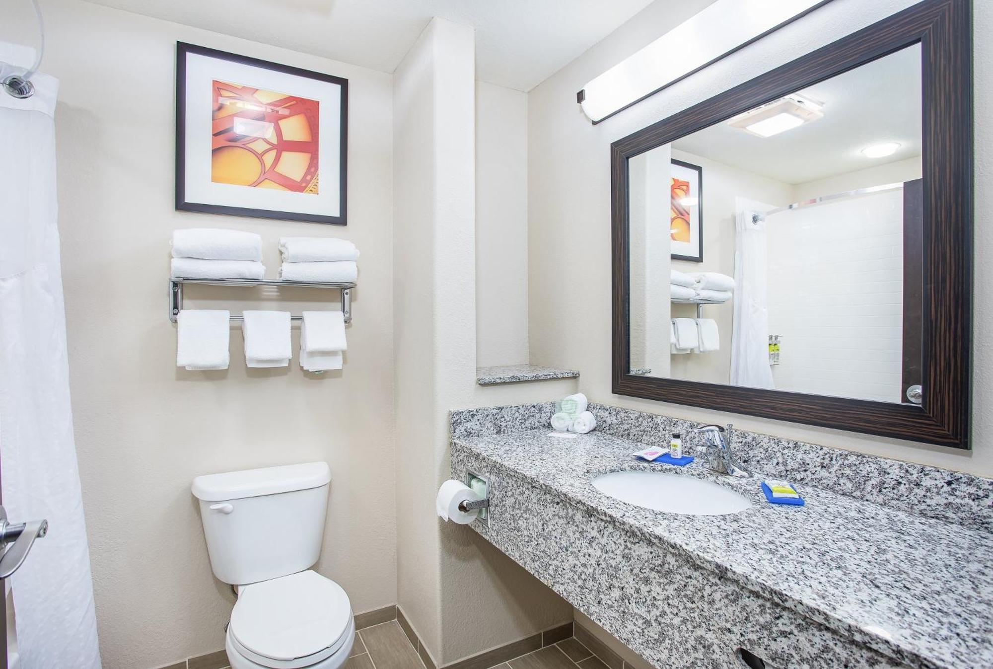 Holiday Inn Express Hotel & Suites Glasgow By Ihg Екстериор снимка