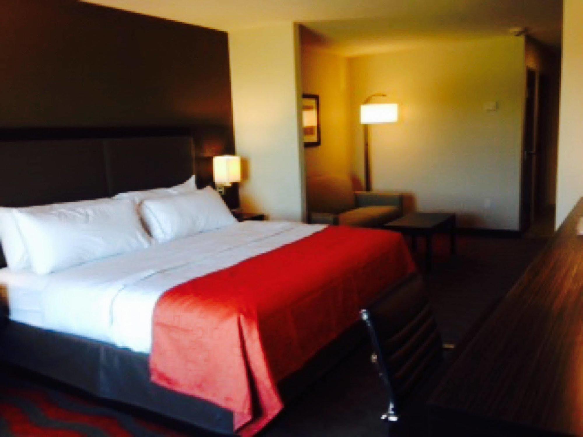Holiday Inn Express Hotel & Suites Glasgow By Ihg Екстериор снимка