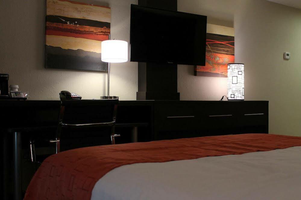 Holiday Inn Express Hotel & Suites Glasgow By Ihg Екстериор снимка