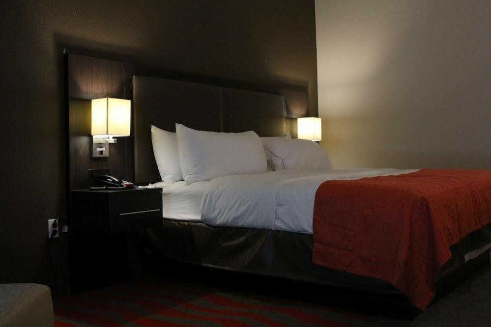 Holiday Inn Express Hotel & Suites Glasgow By Ihg Екстериор снимка