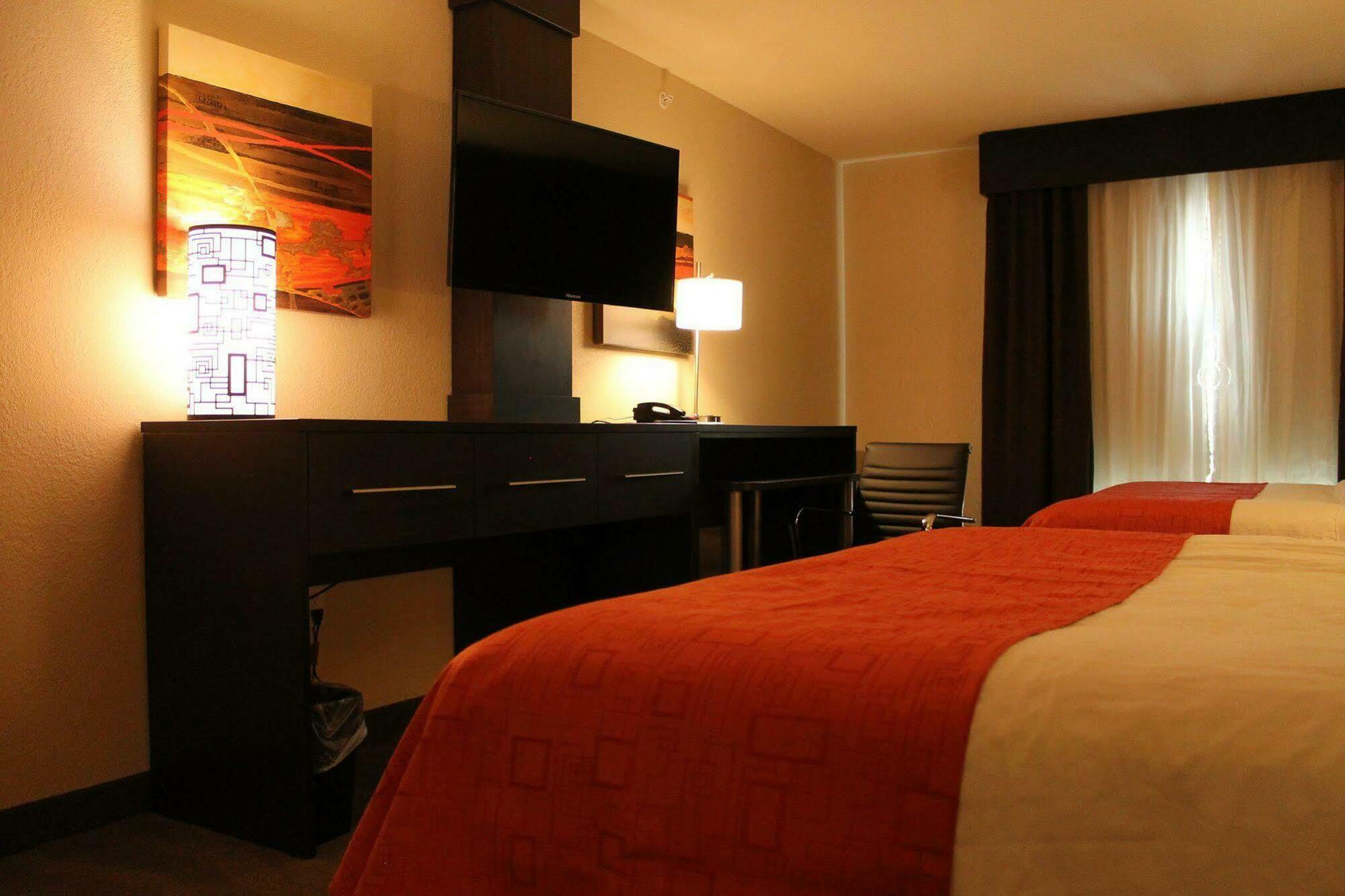 Holiday Inn Express Hotel & Suites Glasgow By Ihg Екстериор снимка