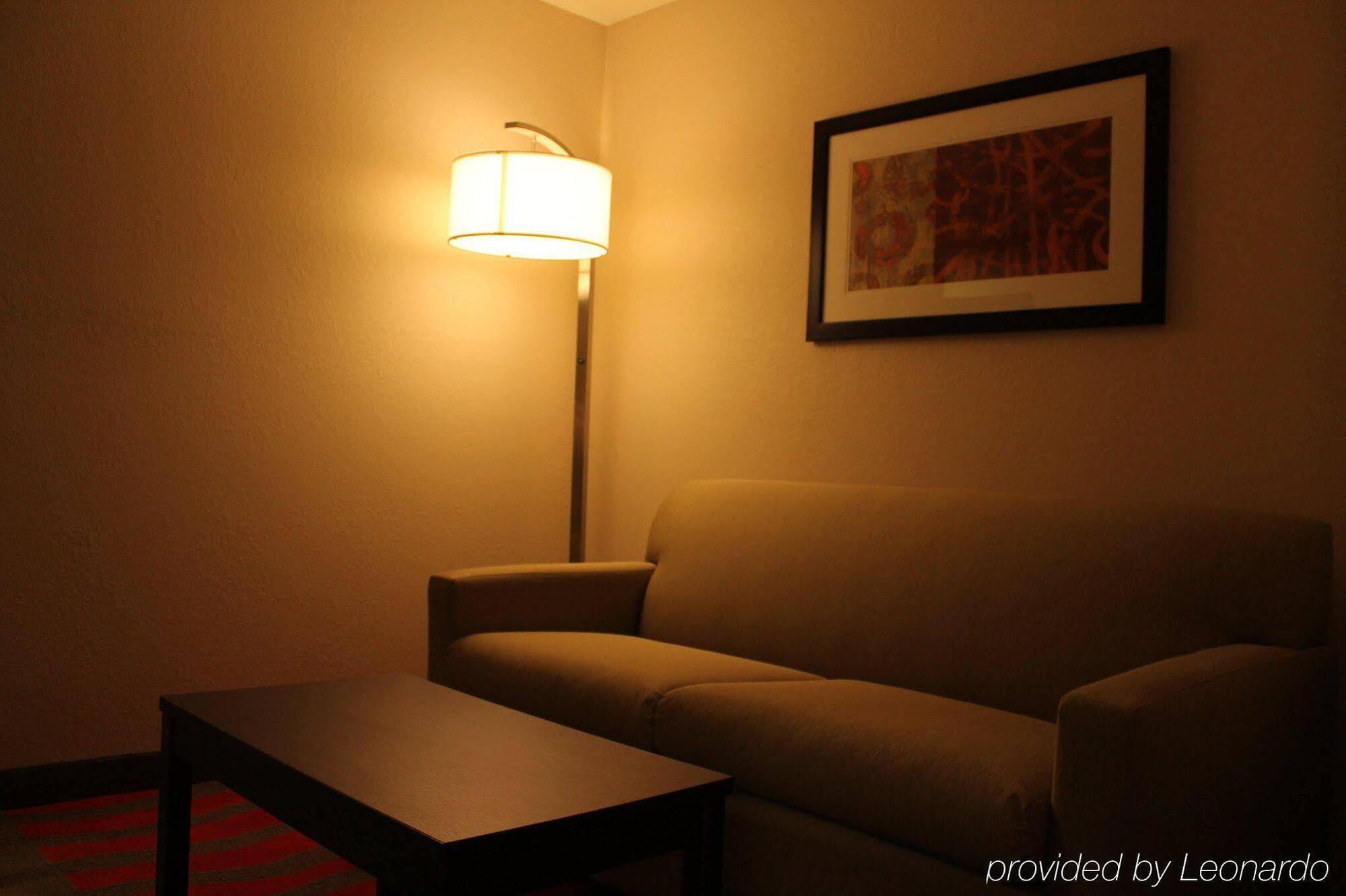 Holiday Inn Express Hotel & Suites Glasgow By Ihg Екстериор снимка